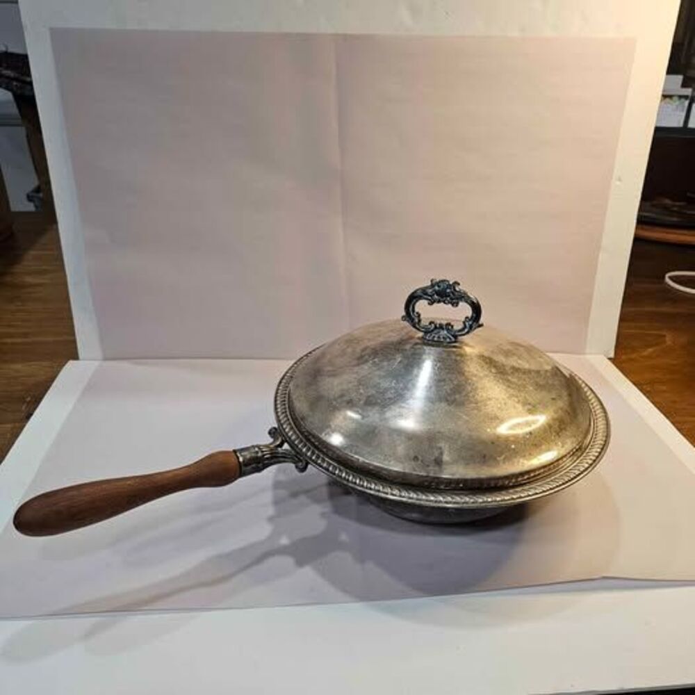 B. Rogers Silver Co. 1245 Silver Plated Chafing Dish with Wood Handle